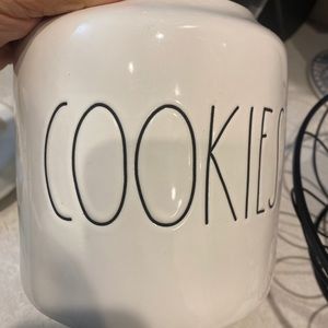 Rae Dunn Cookie jar🍪